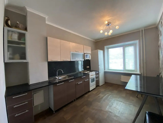 Продам многокомнатную квартиру, Интернациональная ул, 41, Нижневартовск г