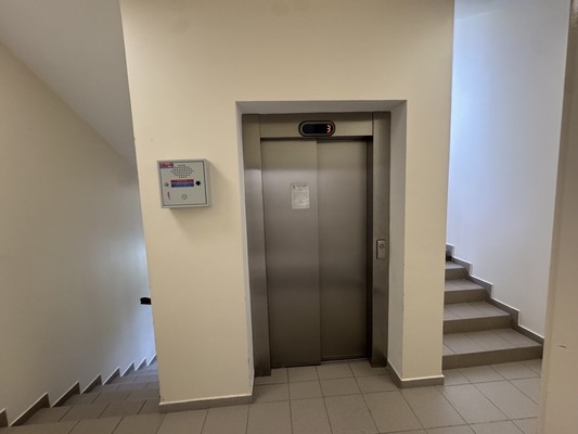 Продам двухкомнатную (2-комн.) квартиру, Павловский б-р, 1к1, Новинки д