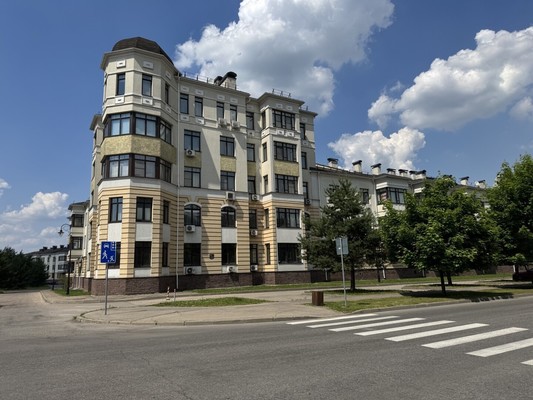 Продам двухкомнатную (2-комн.) квартиру, Павловский б-р, 1к1, Новинки д