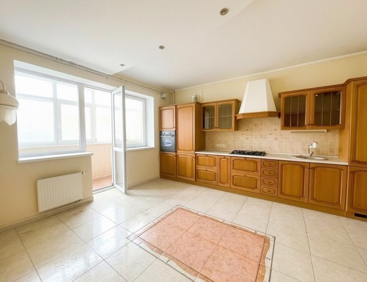 Продам трехкомнатную (3-комн.) квартиру, Земельная ул, 20, Калининград г