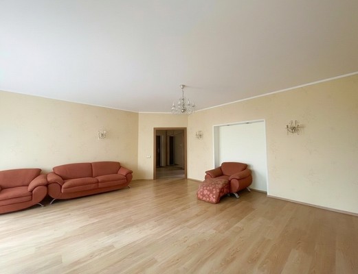 Продам трехкомнатную (3-комн.) квартиру, Земельная ул, 20, Калининград г