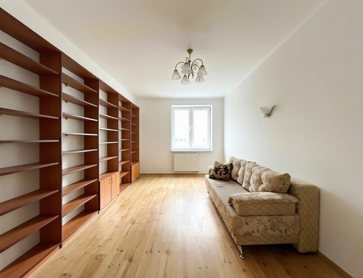 Продам трехкомнатную (3-комн.) квартиру, Земельная ул, 20, Калининград г