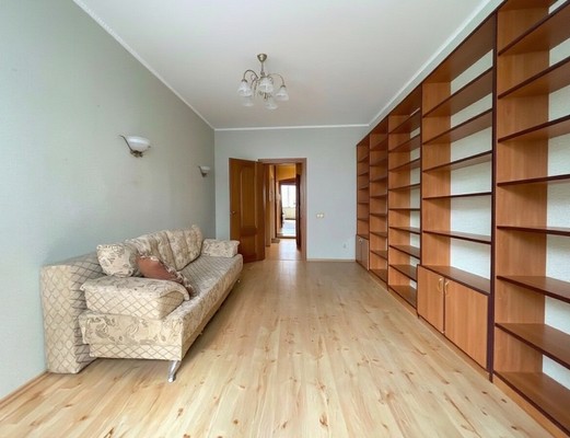 Продам трехкомнатную (3-комн.) квартиру, Земельная ул, 20, Калининград г