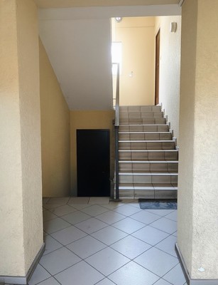 Продам трехкомнатную (3-комн.) квартиру, Земельная ул, 20, Калининград г