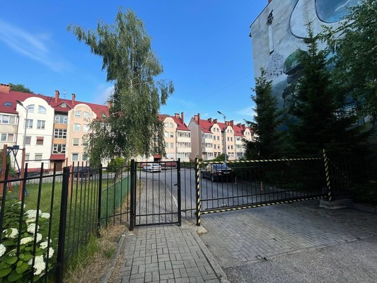 Продам трехкомнатную (3-комн.) квартиру, Земельная ул, 20, Калининград г