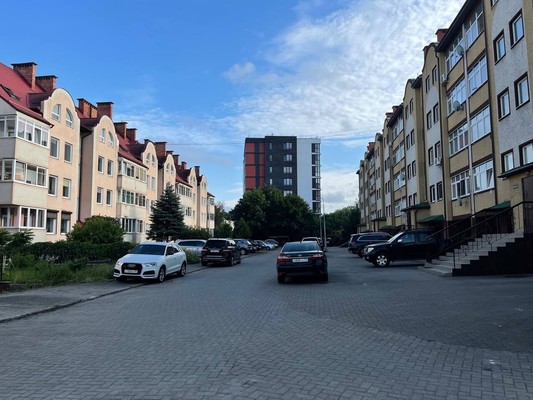 Продам трехкомнатную (3-комн.) квартиру, Земельная ул, 20, Калининград г