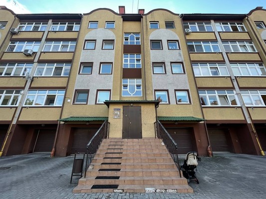 Продам трехкомнатную (3-комн.) квартиру, Земельная ул, 20, Калининград г