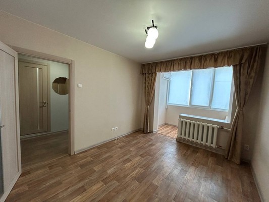 Продам однокомнатную (1-комн.) квартиру, Бела Куна ул, 1, Симферополь г