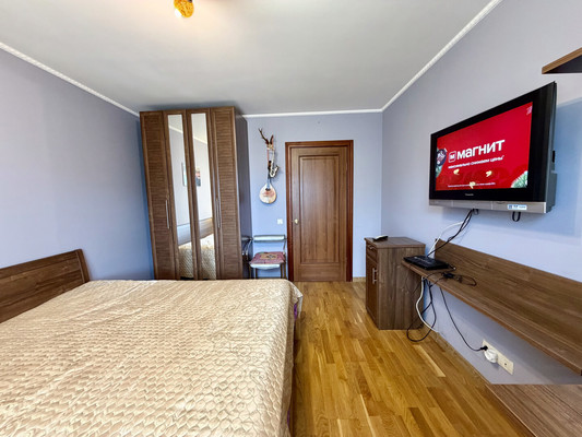 Продам трехкомнатную (3-комн.) квартиру, Подольская ул, 3б, Северово д