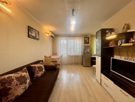 Продам трехкомнатную (3-комн.) квартиру, Кирова пр-кт, 14а, Симферополь г