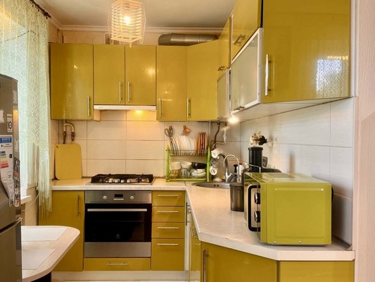 Продам трехкомнатную (3-комн.) квартиру, Кирова пр-кт, 14а, Симферополь г