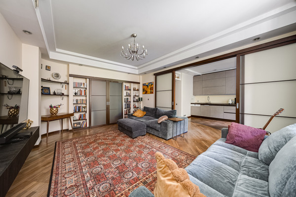 Продам трехкомнатную (3-комн.) квартиру, Ландышевая ул, 14к3, Москва г