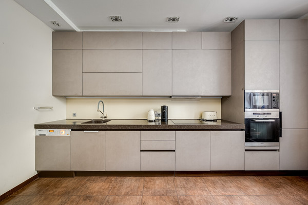Продам трехкомнатную (3-комн.) квартиру, Ландышевая ул, 14к3, Москва г
