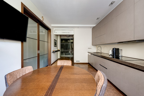 Продам трехкомнатную (3-комн.) квартиру, Ландышевая ул, 14к3, Москва г