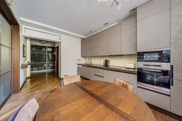 Продам трехкомнатную (3-комн.) квартиру, Ландышевая ул, 14к3, Москва г