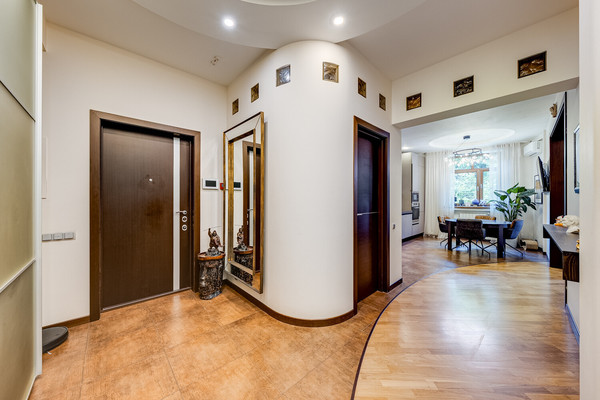 Продам трехкомнатную (3-комн.) квартиру, Ландышевая ул, 14к3, Москва г