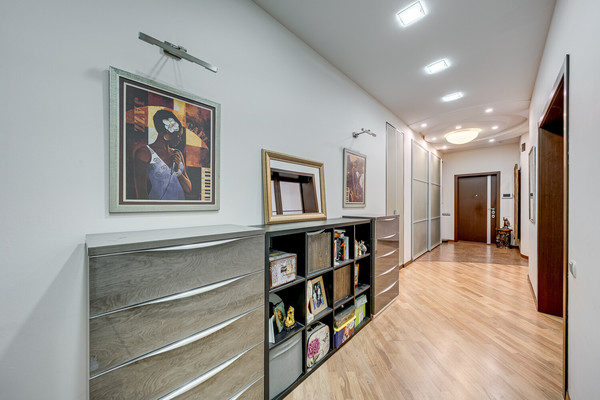 Продам трехкомнатную (3-комн.) квартиру, Ландышевая ул, 14к3, Москва г