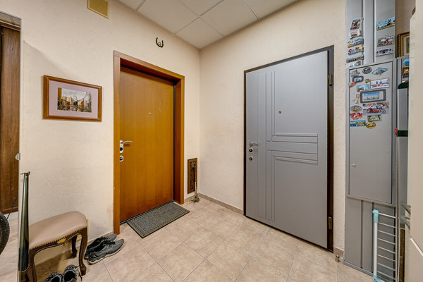 Продам трехкомнатную (3-комн.) квартиру, Ландышевая ул, 14к3, Москва г