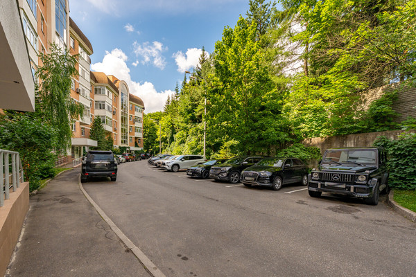 Продам трехкомнатную (3-комн.) квартиру, Ландышевая ул, 14к3, Москва г