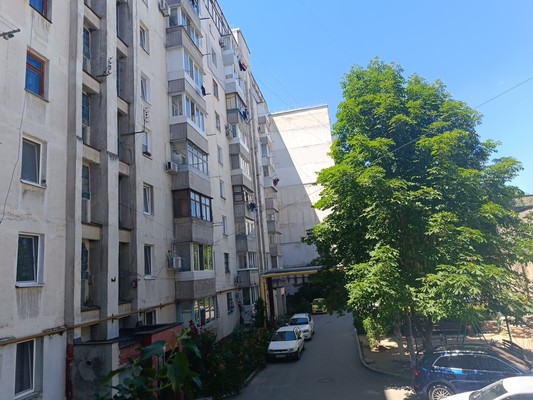 Продам трехкомнатную (3-комн.) квартиру, Батурина ул, 44к50, Симферополь г
