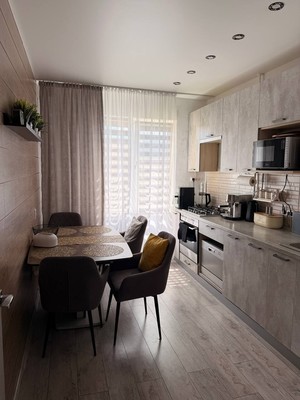 Продам трехкомнатную (3-комн.) квартиру, Победы пр-кт, 214, Симферополь г