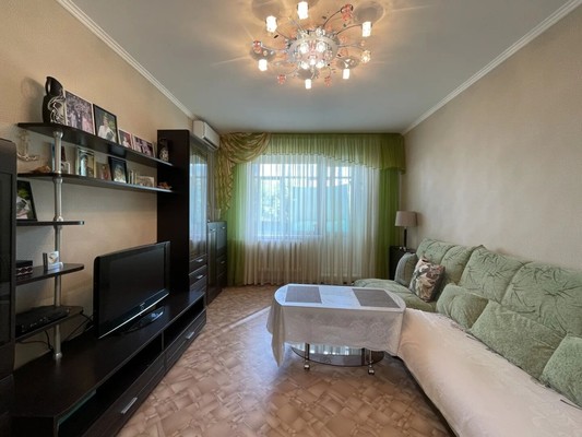 Продам трехкомнатную (3-комн.) квартиру, Мира пр-кт, 22, Волгодонск г