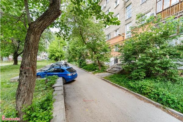 Продам двухкомнатную (2-комн.) квартиру, Комсомольская пл, 14, Екатеринбург г