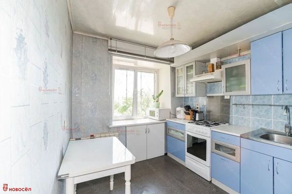 Продам двухкомнатную (2-комн.) квартиру, Комсомольская пл, 14, Екатеринбург г