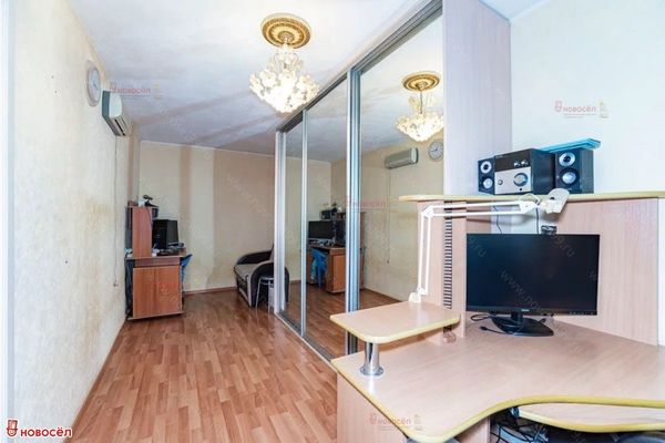 Продам двухкомнатную (2-комн.) квартиру, Комсомольская пл, 14, Екатеринбург г