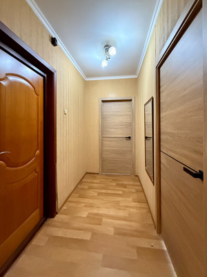 Продам двухкомнатную (2-комн.) квартиру, Индустриальная ул, 9, Волгодонск г