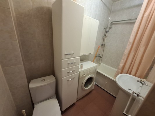 Продам двухкомнатную (2-комн.) квартиру, Ленина ул, 9к11, Уфа г