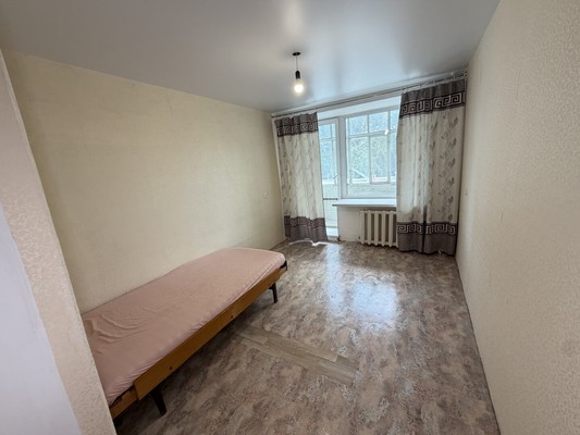Продам трехкомнатную (3-комн.) квартиру, Интернациональный пр-кт, 39, Комсомольск-на-Амуре г