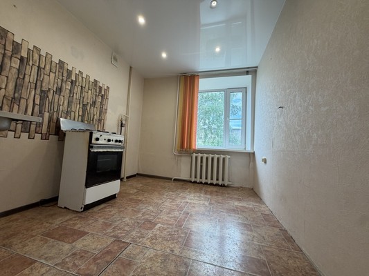 Продам трехкомнатную (3-комн.) квартиру, Интернациональный пр-кт, 39, Комсомольск-на-Амуре г