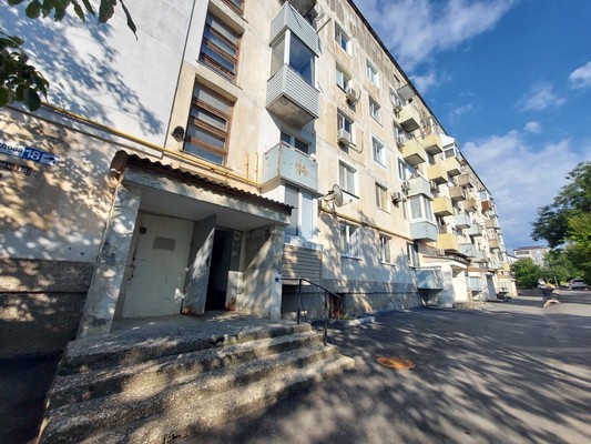 Продам двухкомнатную (2-комн.) квартиру, Свиридова ул, 18, Чистенькое с