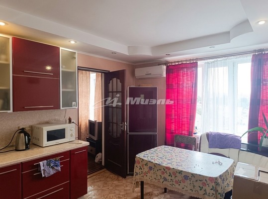 Продам двухкомнатную (2-комн.) квартиру, Лизы Чайкиной ул, 5, Симферополь г