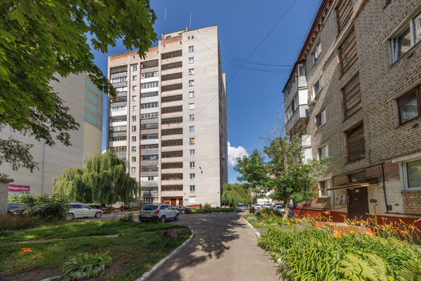 Продам трехкомнатную (3-комн.) квартиру, Костычева ул, 1, Брянск г