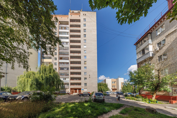 Продам трехкомнатную (3-комн.) квартиру, Костычева ул, 1, Брянск г