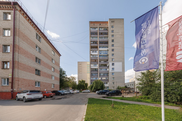 Продам трехкомнатную (3-комн.) квартиру, Костычева ул, 1, Брянск г