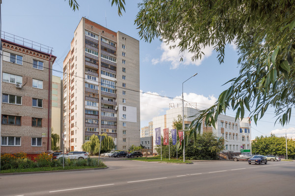 Продам трехкомнатную (3-комн.) квартиру, Костычева ул, 1, Брянск г