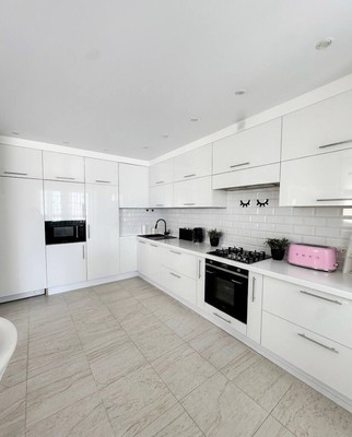Продам трехкомнатную (3-комн.) квартиру, Коминтерна ул, 17, Ханты-Мансийск г