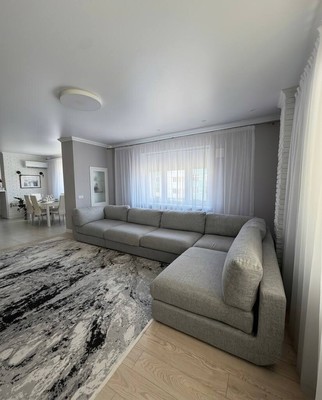 Продам трехкомнатную (3-комн.) квартиру, Коминтерна ул, 17, Ханты-Мансийск г