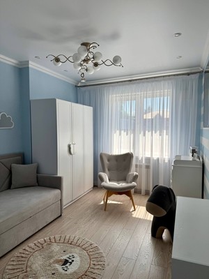 Продам трехкомнатную (3-комн.) квартиру, Коминтерна ул, 17, Ханты-Мансийск г