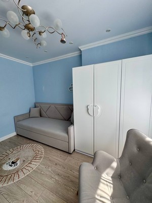 Продам трехкомнатную (3-комн.) квартиру, Коминтерна ул, 17, Ханты-Мансийск г