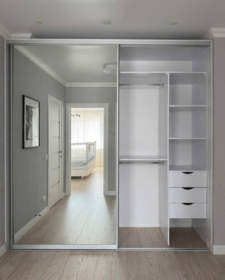 Продам трехкомнатную (3-комн.) квартиру, Коминтерна ул, 17, Ханты-Мансийск г
