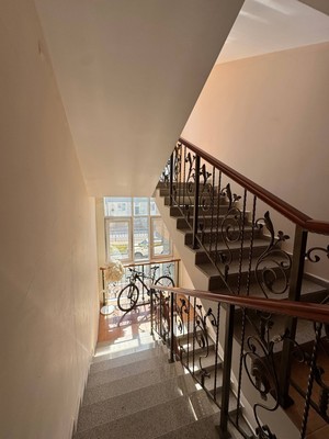Продам трехкомнатную (3-комн.) квартиру, Коминтерна ул, 17, Ханты-Мансийск г