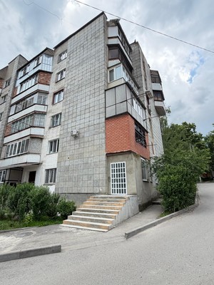 Продам трехкомнатную (3-комн.) квартиру, Ватутина ул, 29а, Нальчик г