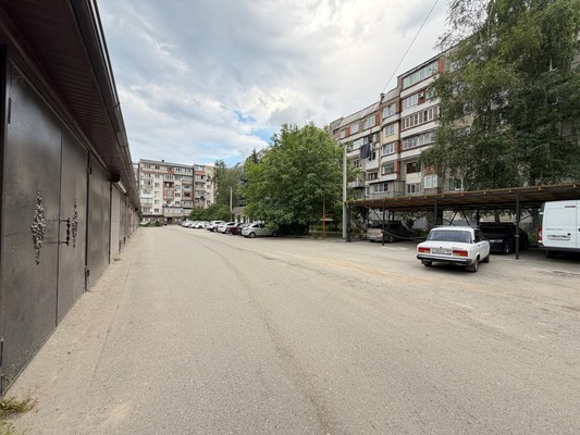 Продам трехкомнатную (3-комн.) квартиру, Ватутина ул, 29а, Нальчик г