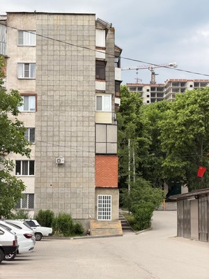 Продам трехкомнатную (3-комн.) квартиру, Ватутина ул, 29а, Нальчик г