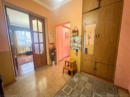 Продам трехкомнатную (3-комн.) квартиру, Чапаева ул, 8, Брянск г