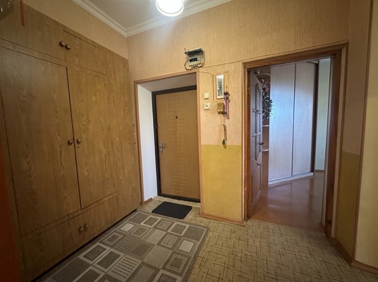 Продам трехкомнатную (3-комн.) квартиру, Чапаева ул, 8, Брянск г